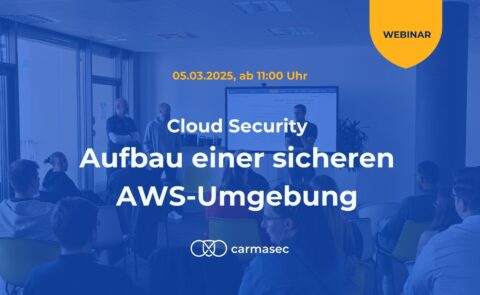 Blau hinterlegtes Webinar-Motiv mit Vortragsszene und weißem Titel ‚Aufbau einer sicheren AWS-Umgebung‘.