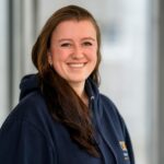 Lächelndes Porträtfoto von Janina Walgenbach, Security Consultant bei der carmasec.