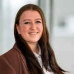 Porträtfoto von Janina Walgenbach, Security Consultant bei der carmasec.