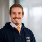 Lächelndes Porträtfoto von Niklas Ereth, Senior Security Consultant bei der carmasec.