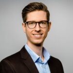 Lächelndes Porträtfoto von Pascal Waffenschmidt, Senior Security Consultant bei der carmasec.