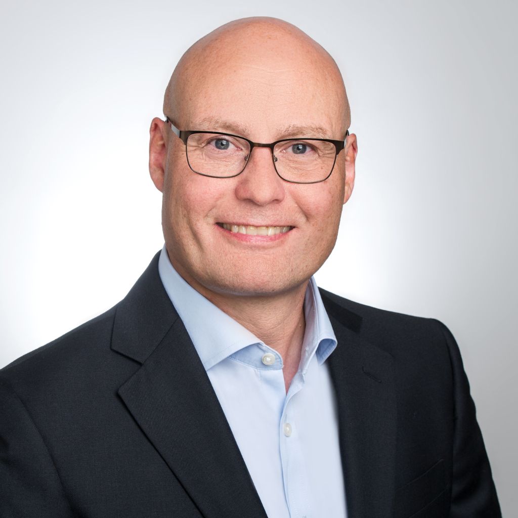 Porträtfoto von Till Bormann, Senior Security Consultant bei der carmasec.